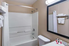 Baymont by Wyndham Farmington - Salle de bain