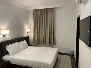 HOTEL LES ARCADES - Room