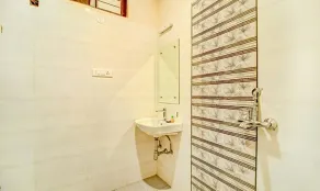 Fabhotel Solitaire Inn - Bathroom