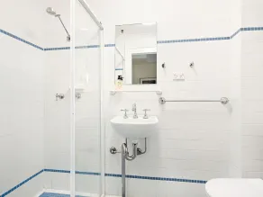Lord Wolseley Hotel - Bathroom