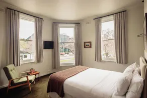 Naughtons Hotel - Room