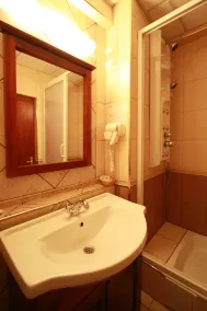 Hotel Mara - Bathroom
