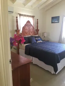 Drax Hall Country Club's Sweet Escape - Quarto