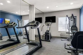 Comfort Inn & Suites near Tinley Park Amphitheater - Salle de remise en forme
