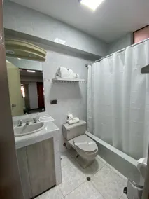 Gran Hotel Continental - Bathroom