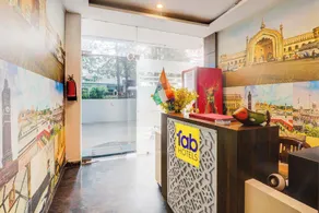 Hotel Travellers Inn -Kathauta Chowk Gomti Nagar - Reception
