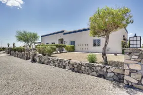 Lake Havasu Home w/ Rooftop Deck ~ 1 Mi to Beach! - Intérieur