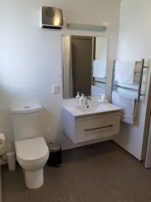 Milford Road Apartments - Baño