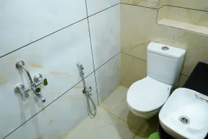 Hotel Shakuntla Palace - 400 Meters away from Vishnu Pad Temple 7 mins walk - Bathroom