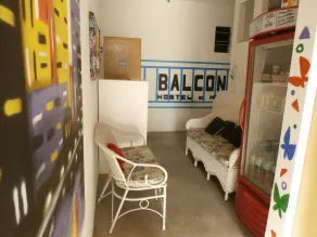 Balcony Hostel Hotel - Interior entrance