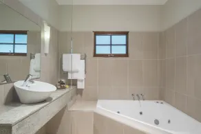 Spicers Vineyards Estate - Bathroom