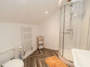 Hawthorn Cottage - Bathroom