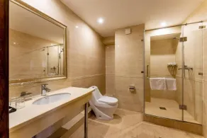 Renion Park Hotel - Bathroom
