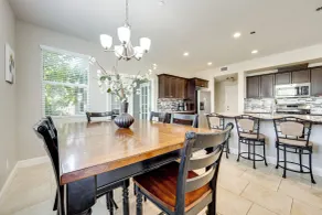 Spacious Family Home in Visalia Near Downtown and Parks - Innvendig