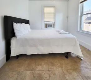 7 Beachside inn - Rom