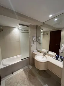 Mayon Hotel - Baño