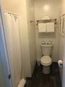 Harbor's Edge Motel - Bad