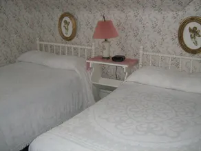 The Olde Village Inn - Room