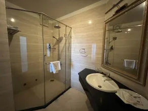 White Lion Hotel - Bathroom