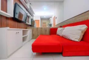 Minimalist and Comfy 2BR at Titanium Square Apartment By Travelio - Zimmer