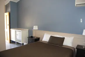 Airlie House Motor Inn - Room