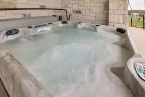 Hot Tub, Lake View! Lakefront Marble Falls Home - Innvendig
