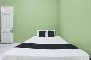 Hotel O Green House - Room