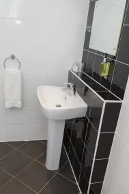 The Crown Hotel - Baño