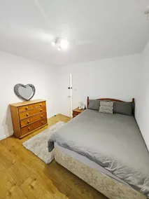 Modern fully furnished 2-bedroom apartment in Egremont for short & extended stay, ideally located for Sellafield contractors, engineers, NHS staff and business travellers The property offers free parking & WiFi - Værelse