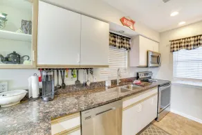 3 Mi to Branson Landing: Condo w/ Pool Access - Parte interna
