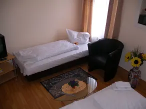 Hotel garni Djaran - Room
