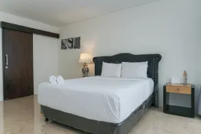 Luxury Design 1BR L'Avenue Apartment near Pancoran By Travelio - Habitación