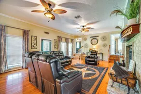 Onalaska Home w/ Game Room, Sunroom & Lake View! - Innenbereich