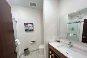 La Quinta Inn & Suites by Wyndham Coralville Iowa City - Salle de bain