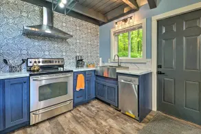 Pet-Friendly Stanwood Sanctuary w/ Fire Pit! - Interior