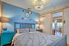 Cozy Lakefront Cottage w/ Fire Pit, Grill & Views! - Room
