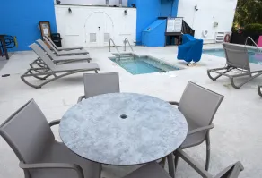 Aqua Beach Inn - Basseng