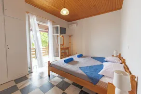 Villa Popi on the beach of Agios Gordios - Rum