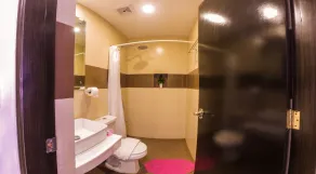 Rizmy Hotel - Baño