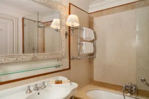 Hotel Executive - Bathroom