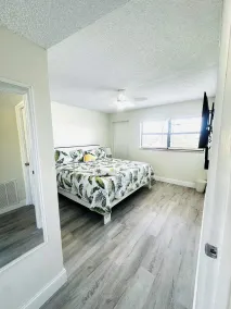 2BR Steps to Beach & Downtown w pool Unit 2 - Utsikt från rummet