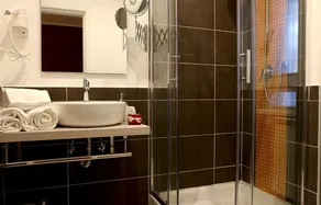 Le Coq Suites - Bathroom
