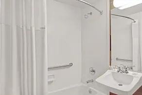 Days Inn by Wyndham Brooklyn - Bad