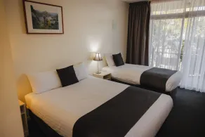 Shoreline Hotel - Room