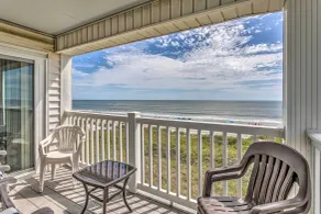 Beach & Boardwalk Access: North Myrtle Beach Condo - Intérieur