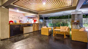 B2 Santitham (Wat Jed Yod) Boutique & Budget Hotel - Réception
