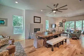 Walk to Lake Austin: Spacious Getaway w/ Patio - Interiør
