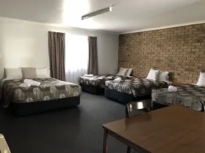 True Blue Motor Inn - Room