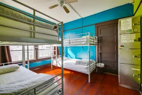 Lucky D's Youth and Traveler's Hostel - Room