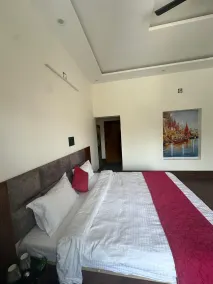Hotel O Geetatri Luxury Home Stay - Room